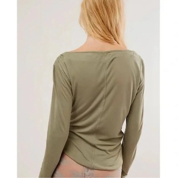 Free People Intimately Night We Met green Ribbed Ruched Long Sleeve Tee Sz L - Picture 3 of 8